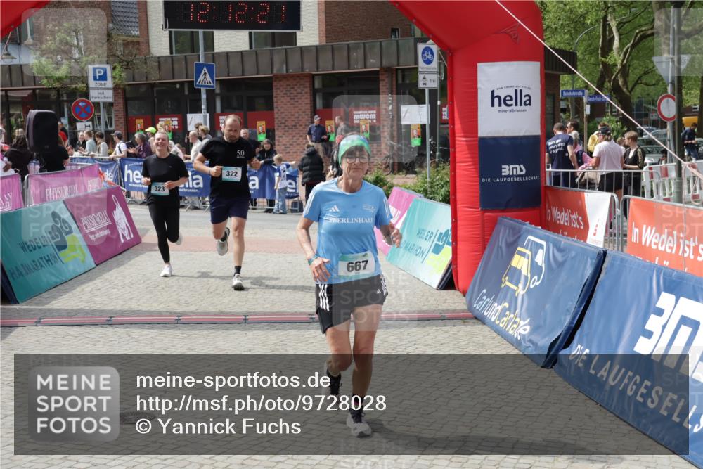 10.05.2026 - 8. Wedeler Halbmarathon Yannick Fuchs http://msf.ph/oto/9728028 10.05.2026 12:12:19 Ziel 322, 323, 667 meine-sportfotos.de