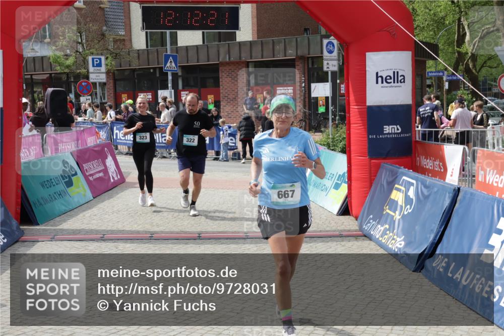 10.05.2026 - 8. Wedeler Halbmarathon Yannick Fuchs http://msf.ph/oto/9728031 10.05.2026 12:12:19 Ziel 322, 323, 667 meine-sportfotos.de