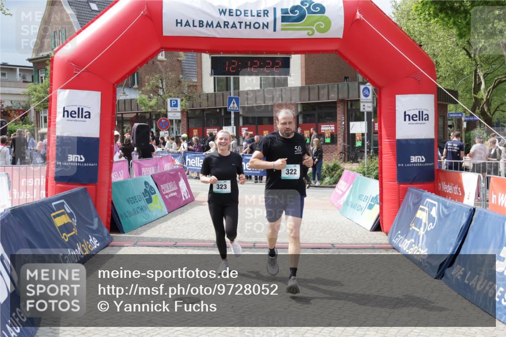 10.05.2026 - 8. Wedeler Halbmarathon Yannick Fuchs http://msf.ph/oto/9728052 10.05.2026 12:12:20 Ziel 322, 323, 667 meine-sportfotos.de