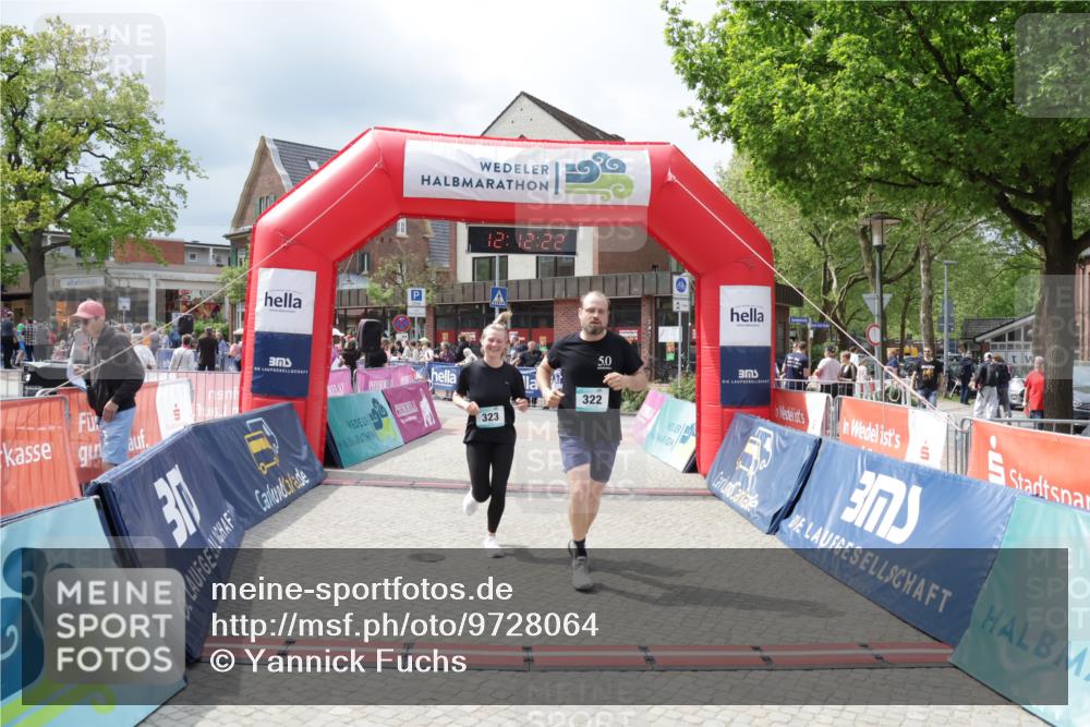 10.05.2026 - 8. Wedeler Halbmarathon Yannick Fuchs http://msf.ph/oto/9728064 10.05.2026 12:12:21 Ziel 322, 323, 667 meine-sportfotos.de