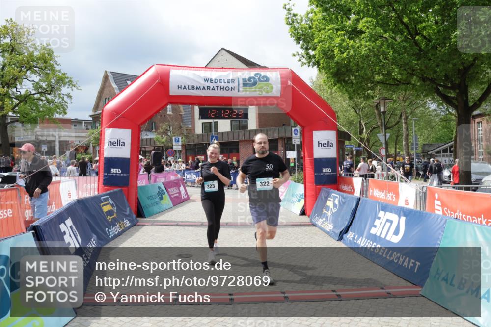 10.05.2026 - 8. Wedeler Halbmarathon Yannick Fuchs http://msf.ph/oto/9728069 10.05.2026 12:12:21 Ziel 322, 323, 667 meine-sportfotos.de