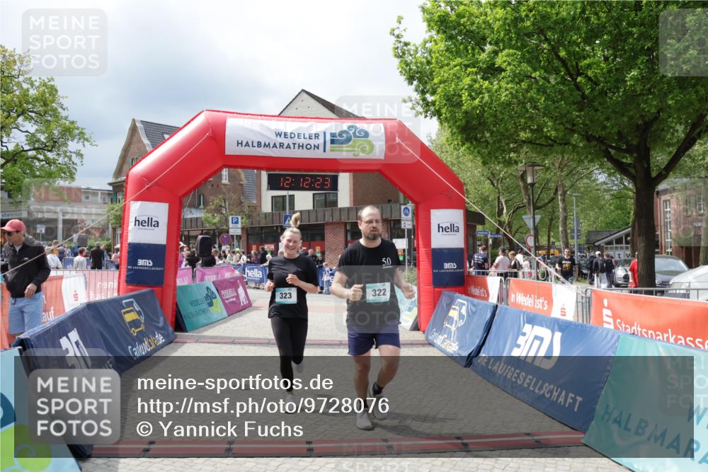 10.05.2026 - 8. Wedeler Halbmarathon Yannick Fuchs http://msf.ph/oto/9728076 10.05.2026 12:12:21 Ziel 322, 323, 667 meine-sportfotos.de