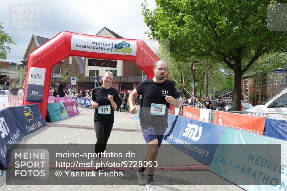 10.05.2026 - 8. Wedeler Halbmarathon Yannick Fuchs http://msf.ph/oto/9728093 10.05.2026 12:12:21 Ziel 322, 323, 667 meine-sportfotos.de