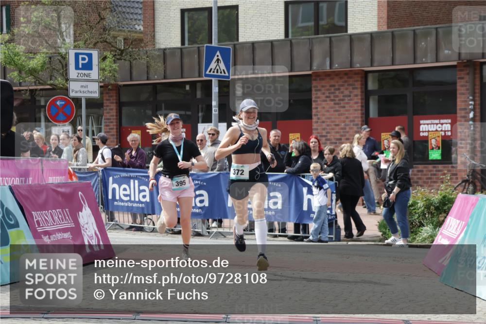 10.05.2026 - 8. Wedeler Halbmarathon Yannick Fuchs http://msf.ph/oto/9728108 10.05.2026 12:12:26 Ziel 323, 372 meine-sportfotos.de