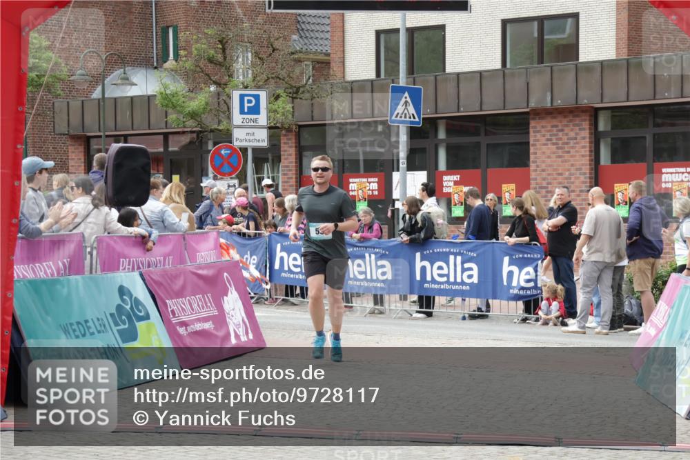 10.05.2026 - 8. Wedeler Halbmarathon Yannick Fuchs http://msf.ph/oto/9728117 10.05.2026 11:42:04 Ziel 53 meine-sportfotos.de