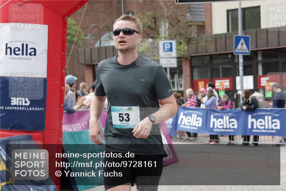10.05.2026 - 8. Wedeler Halbmarathon Yannick Fuchs http://msf.ph/oto/9728161 10.05.2026 11:42:08 Ziel 53 meine-sportfotos.de