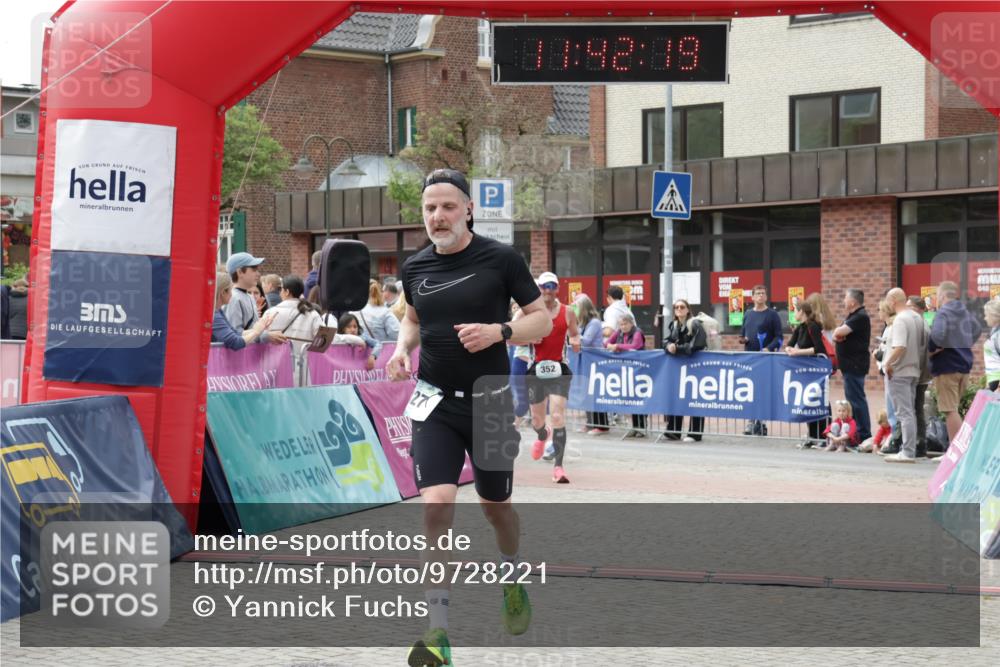 10.05.2026 - 8. Wedeler Halbmarathon Yannick Fuchs http://msf.ph/oto/9728221 10.05.2026 11:42:17 Ziel 127, 352, 1052 meine-sportfotos.de