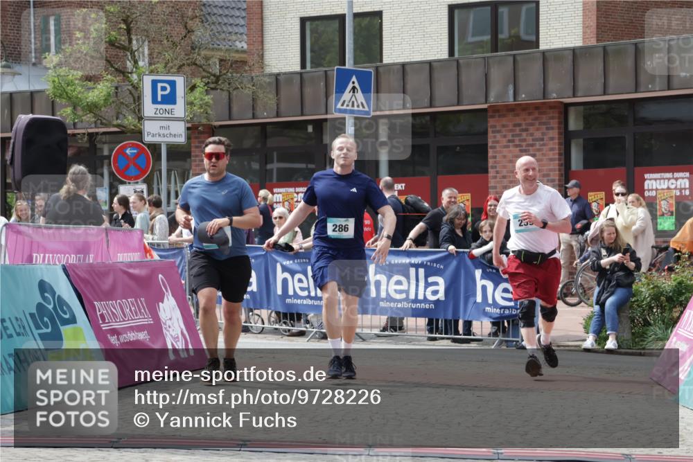 10.05.2026 - 8. Wedeler Halbmarathon Yannick Fuchs http://msf.ph/oto/9728226 10.05.2026 12:12:58 Ziel 259, 274, 286 meine-sportfotos.de