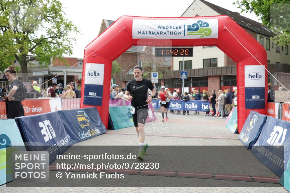 10.05.2026 - 8. Wedeler Halbmarathon Yannick Fuchs http://msf.ph/oto/9728230 10.05.2026 11:42:18 Ziel 127, 352, 1052 meine-sportfotos.de