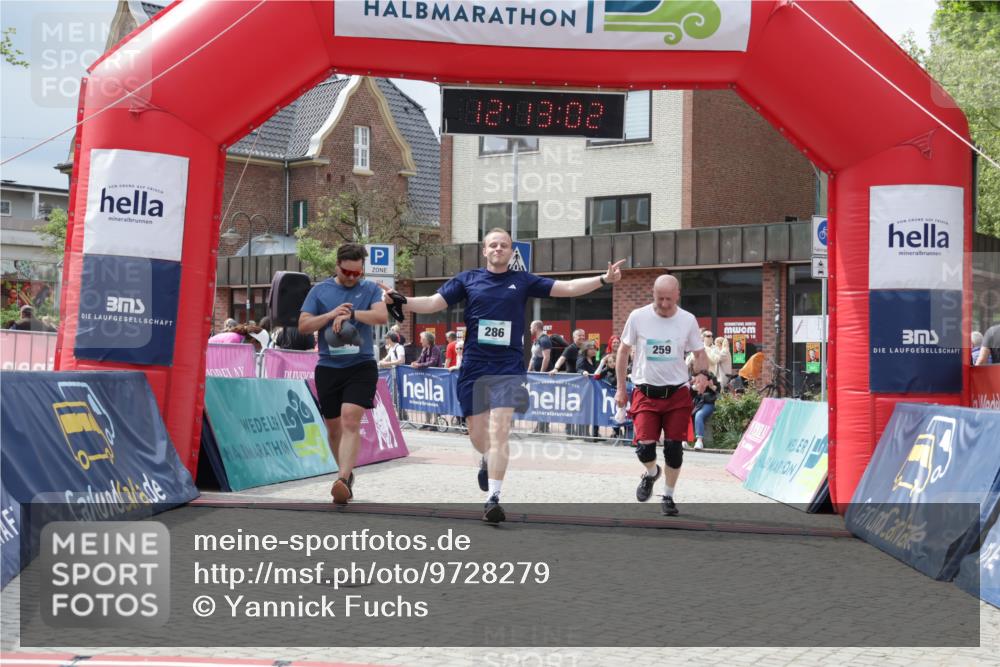 10.05.2026 - 8. Wedeler Halbmarathon Yannick Fuchs http://msf.ph/oto/9728279 10.05.2026 12:13:00 Ziel 259, 274, 286 meine-sportfotos.de