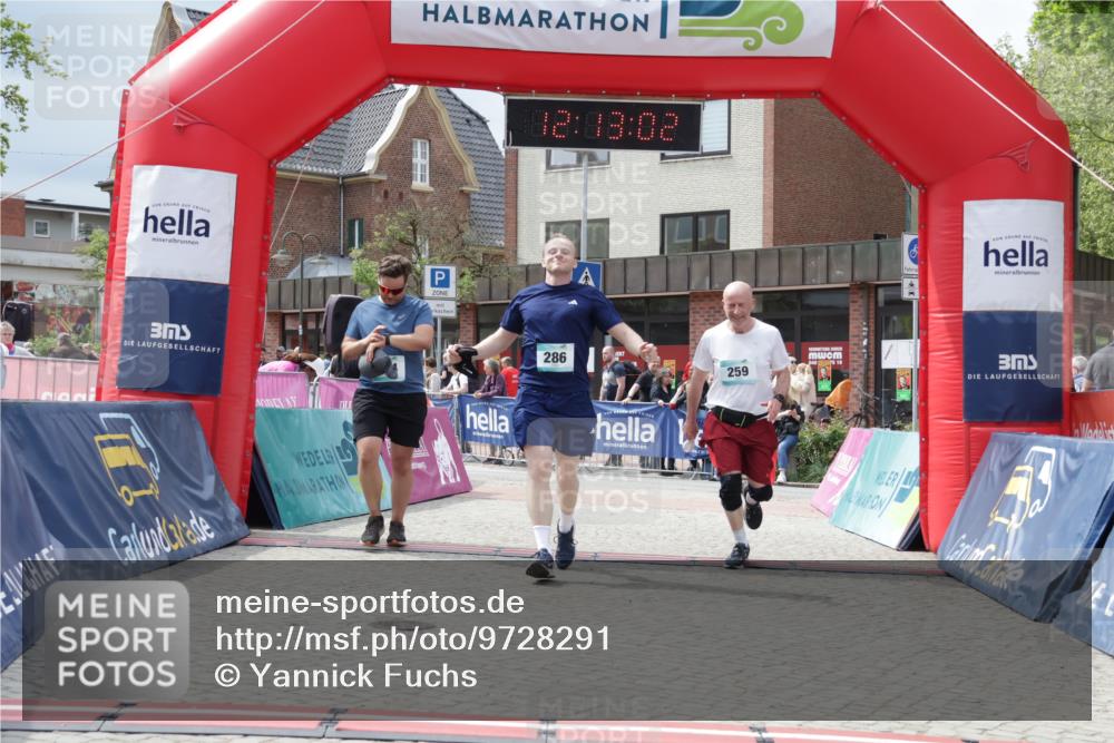 10.05.2026 - 8. Wedeler Halbmarathon Yannick Fuchs http://msf.ph/oto/9728291 10.05.2026 12:13:00 Ziel 259, 274, 286 meine-sportfotos.de