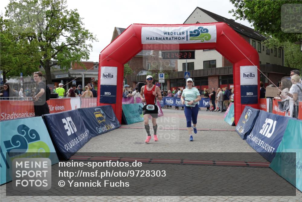 10.05.2026 - 8. Wedeler Halbmarathon Yannick Fuchs http://msf.ph/oto/9728303 10.05.2026 11:42:21 Ziel 127, 352, 1052 meine-sportfotos.de