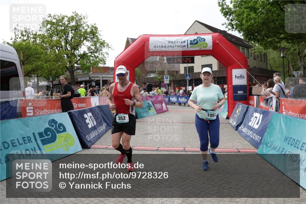 10.05.2026 - 8. Wedeler Halbmarathon Yannick Fuchs http://msf.ph/oto/9728326 10.05.2026 11:42:23 Ziel 352, 1052, 2134 meine-sportfotos.de
