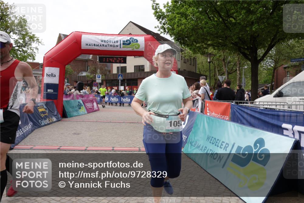 10.05.2026 - 8. Wedeler Halbmarathon Yannick Fuchs http://msf.ph/oto/9728329 10.05.2026 11:42:23 Ziel 352, 1052, 2134 meine-sportfotos.de