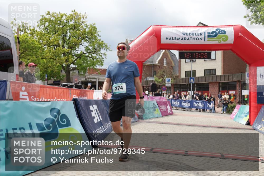 10.05.2026 - 8. Wedeler Halbmarathon Yannick Fuchs http://msf.ph/oto/9728345 10.05.2026 12:13:05 Ziel 259, 274, 286 meine-sportfotos.de