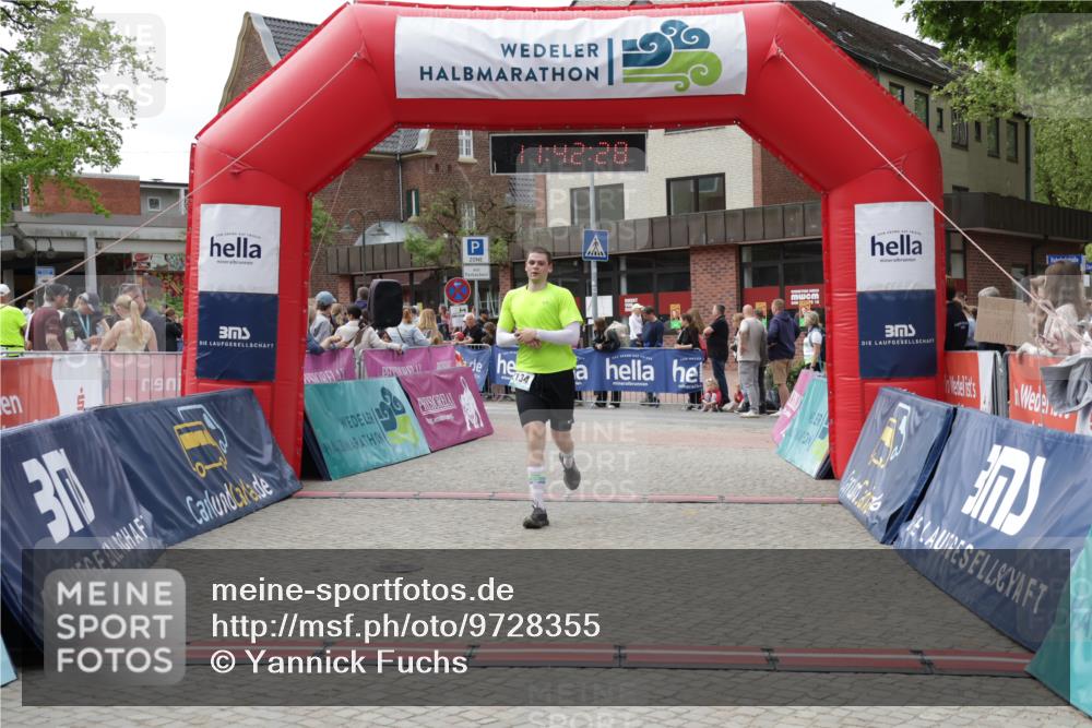 10.05.2026 - 8. Wedeler Halbmarathon Yannick Fuchs http://msf.ph/oto/9728355 10.05.2026 11:42:27 Ziel 1052, 2134 meine-sportfotos.de