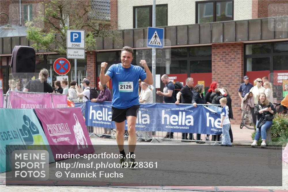 10.05.2026 - 8. Wedeler Halbmarathon Yannick Fuchs http://msf.ph/oto/9728361 10.05.2026 12:13:17 Ziel 2126 meine-sportfotos.de