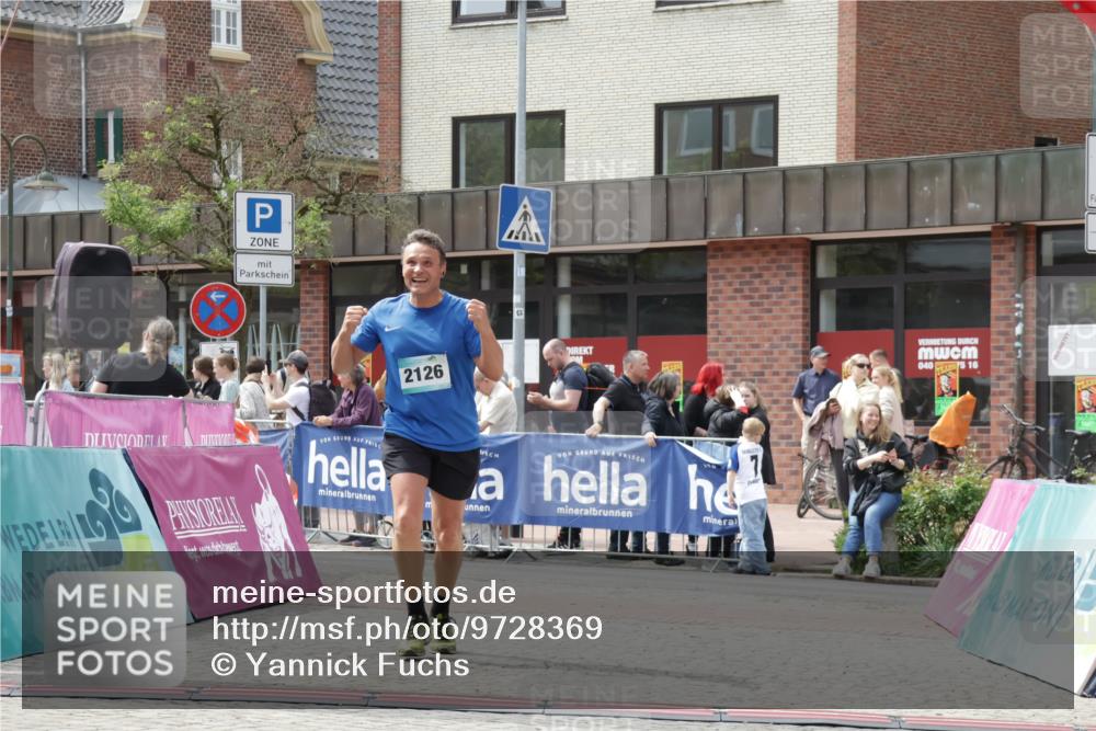 10.05.2026 - 8. Wedeler Halbmarathon Yannick Fuchs http://msf.ph/oto/9728369 10.05.2026 12:13:17 Ziel 2126 meine-sportfotos.de