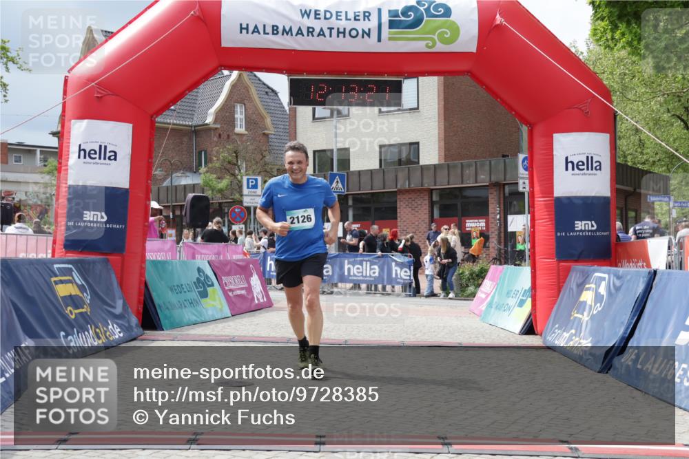 10.05.2026 - 8. Wedeler Halbmarathon Yannick Fuchs http://msf.ph/oto/9728385 10.05.2026 12:13:19 Ziel 2126 meine-sportfotos.de