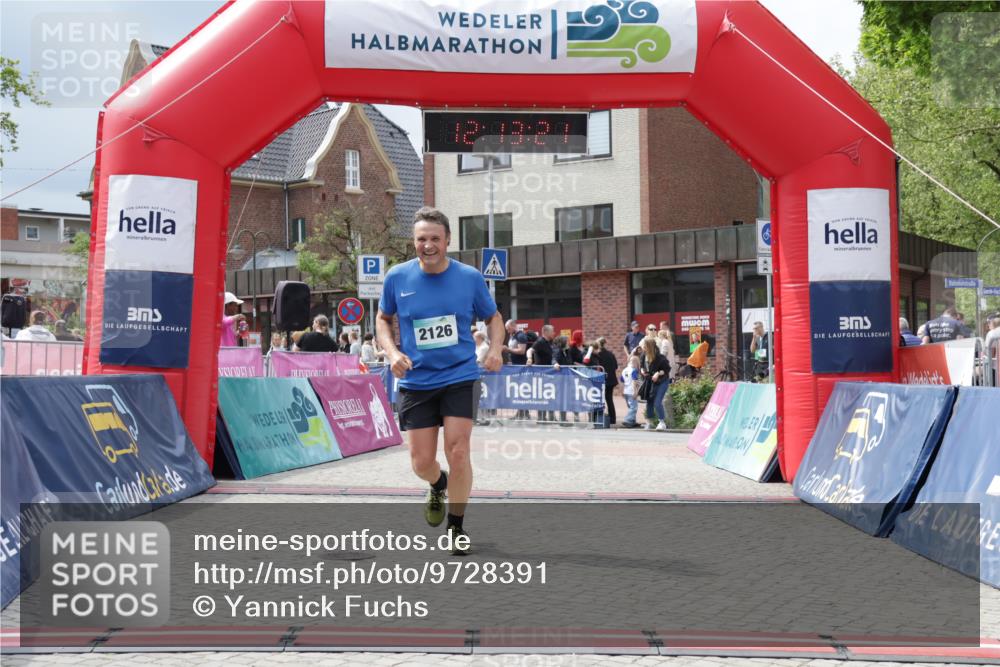 10.05.2026 - 8. Wedeler Halbmarathon Yannick Fuchs http://msf.ph/oto/9728391 10.05.2026 12:13:19 Ziel 2126 meine-sportfotos.de