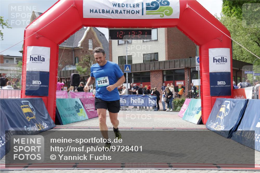 10.05.2026 - 8. Wedeler Halbmarathon Yannick Fuchs http://msf.ph/oto/9728401 10.05.2026 12:13:19 Ziel 2126 meine-sportfotos.de