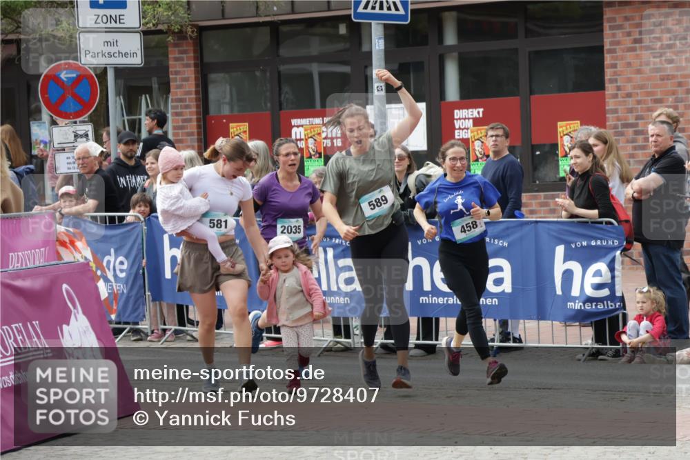 10.05.2026 - 8. Wedeler Halbmarathon Yannick Fuchs http://msf.ph/oto/9728407 10.05.2026 11:42:36 Ziel 458, 581, 589, 2035 meine-sportfotos.de