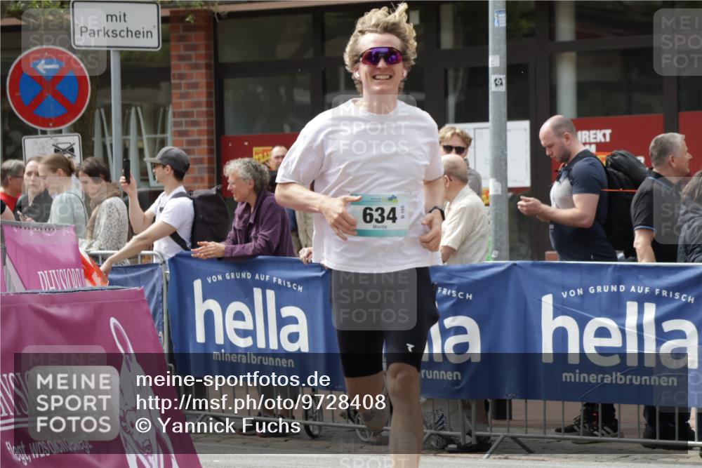 10.05.2026 - 8. Wedeler Halbmarathon Yannick Fuchs http://msf.ph/oto/9728408 10.05.2026 12:13:24 Ziel 634, 2126 meine-sportfotos.de
