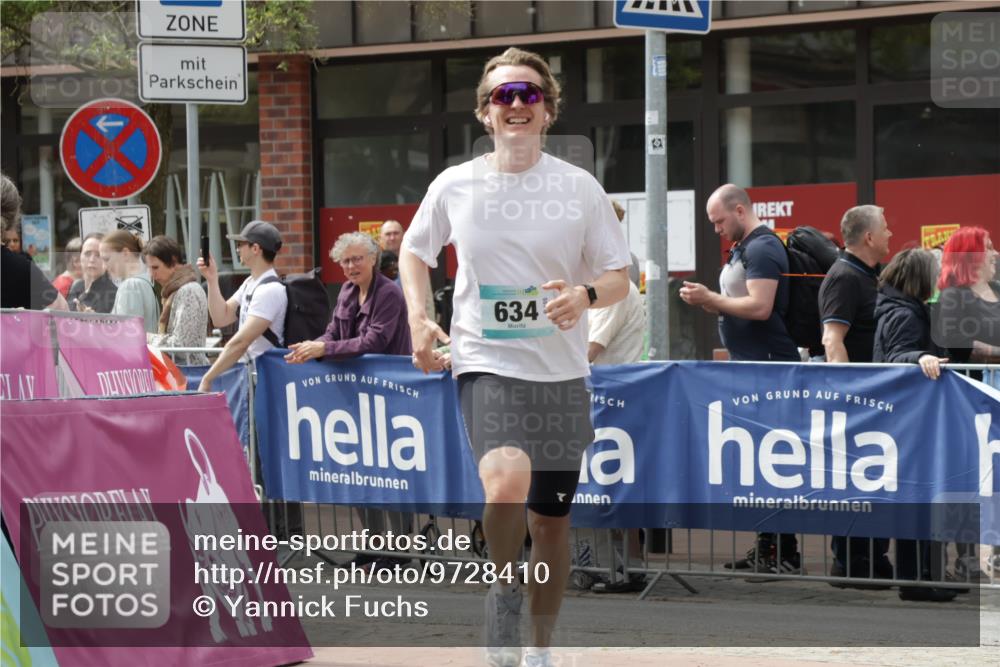 10.05.2026 - 8. Wedeler Halbmarathon Yannick Fuchs http://msf.ph/oto/9728410 10.05.2026 12:13:24 Ziel 634, 2126 meine-sportfotos.de