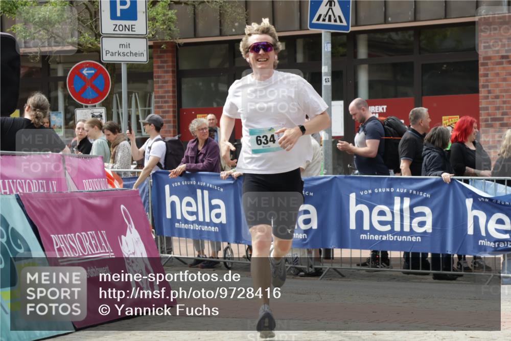 10.05.2026 - 8. Wedeler Halbmarathon Yannick Fuchs http://msf.ph/oto/9728416 10.05.2026 12:13:24 Ziel 634, 2126 meine-sportfotos.de