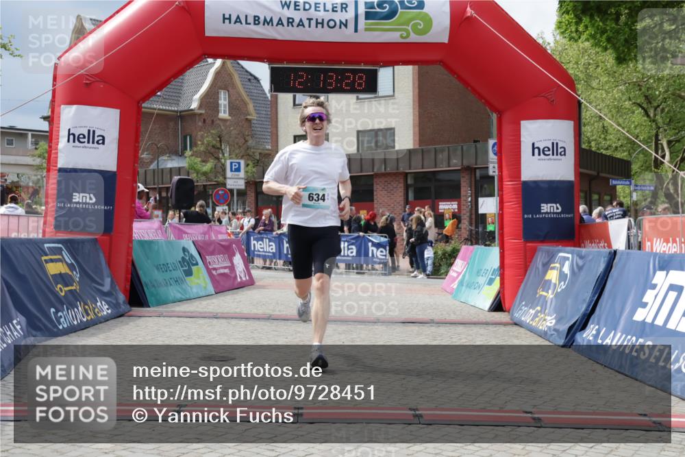 10.05.2026 - 8. Wedeler Halbmarathon Yannick Fuchs http://msf.ph/oto/9728451 10.05.2026 12:13:26 Ziel 634, 734 meine-sportfotos.de