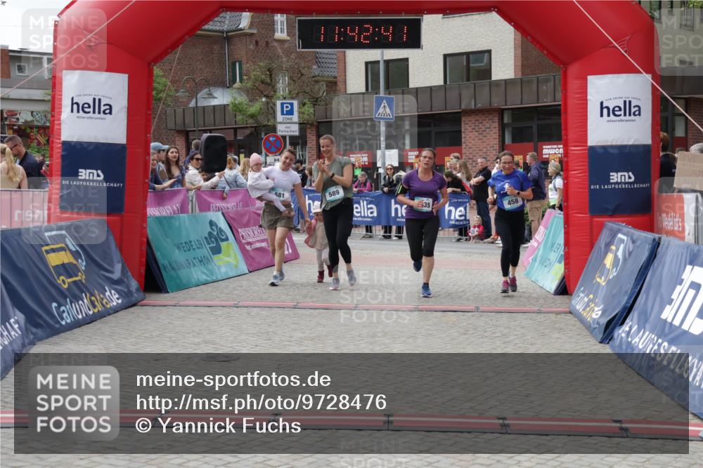 10.05.2026 - 8. Wedeler Halbmarathon Yannick Fuchs http://msf.ph/oto/9728476 10.05.2026 11:42:39 Ziel 458, 581, 589, 2035 meine-sportfotos.de