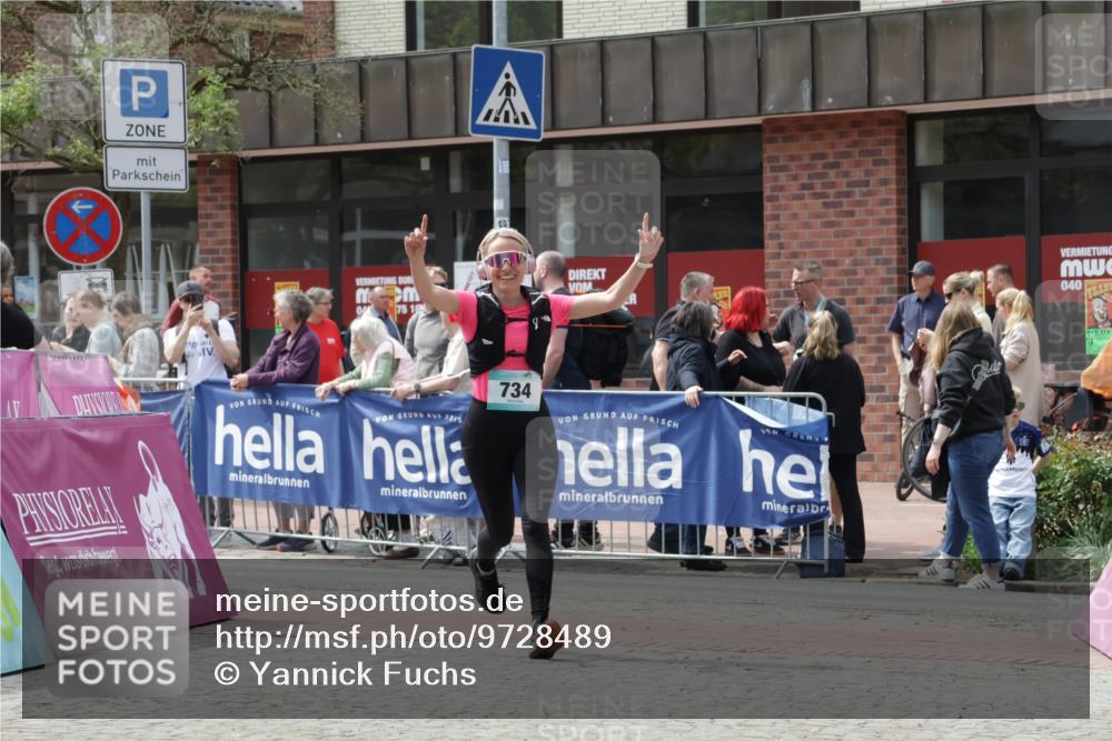 10.05.2026 - 8. Wedeler Halbmarathon Yannick Fuchs http://msf.ph/oto/9728489 10.05.2026 12:13:29 Ziel 634, 734 meine-sportfotos.de