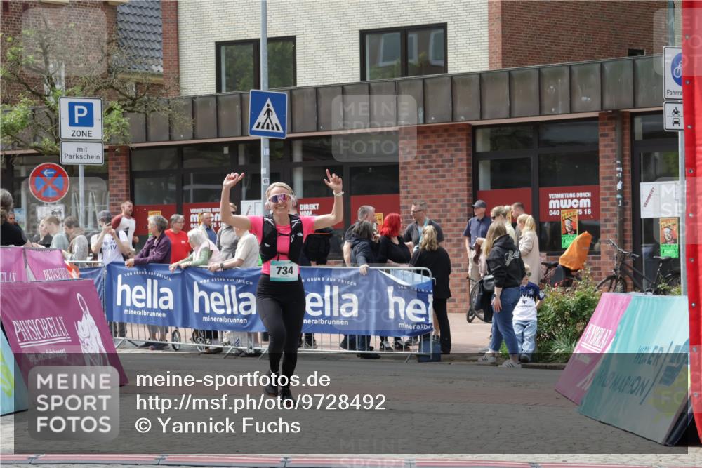 10.05.2026 - 8. Wedeler Halbmarathon Yannick Fuchs http://msf.ph/oto/9728492 10.05.2026 12:13:29 Ziel 634, 734 meine-sportfotos.de