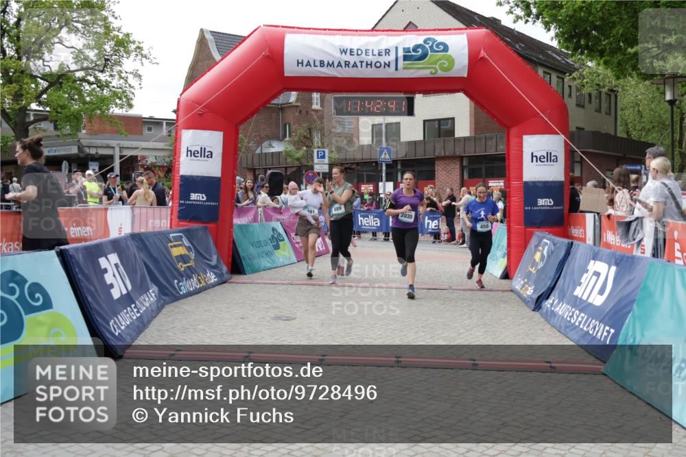 10.05.2026 - 8. Wedeler Halbmarathon Yannick Fuchs http://msf.ph/oto/9728496 10.05.2026 11:42:39 Ziel 458, 581, 589, 2035 meine-sportfotos.de