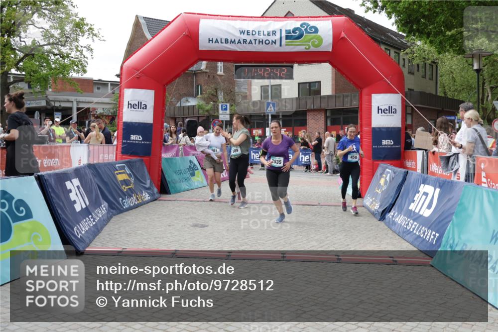 10.05.2026 - 8. Wedeler Halbmarathon Yannick Fuchs http://msf.ph/oto/9728512 10.05.2026 11:42:40 Ziel 106, 458, 581, 589, 2035 meine-sportfotos.de