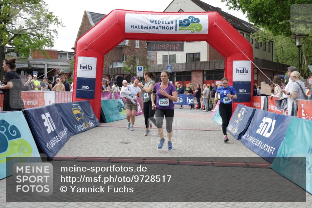 10.05.2026 - 8. Wedeler Halbmarathon Yannick Fuchs http://msf.ph/oto/9728517 10.05.2026 11:42:40 Ziel 106, 458, 581, 589, 2035 meine-sportfotos.de