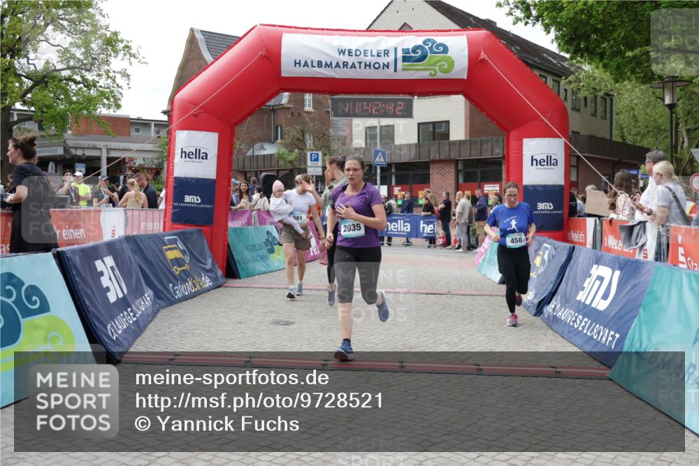 10.05.2026 - 8. Wedeler Halbmarathon Yannick Fuchs http://msf.ph/oto/9728521 10.05.2026 11:42:41 Ziel 106, 458, 581, 589, 2035 meine-sportfotos.de