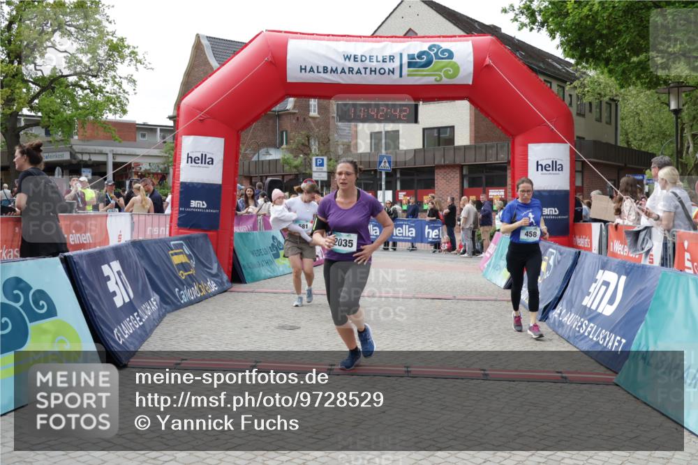 10.05.2026 - 8. Wedeler Halbmarathon Yannick Fuchs http://msf.ph/oto/9728529 10.05.2026 11:42:41 Ziel 106, 458, 581, 589, 2035 meine-sportfotos.de