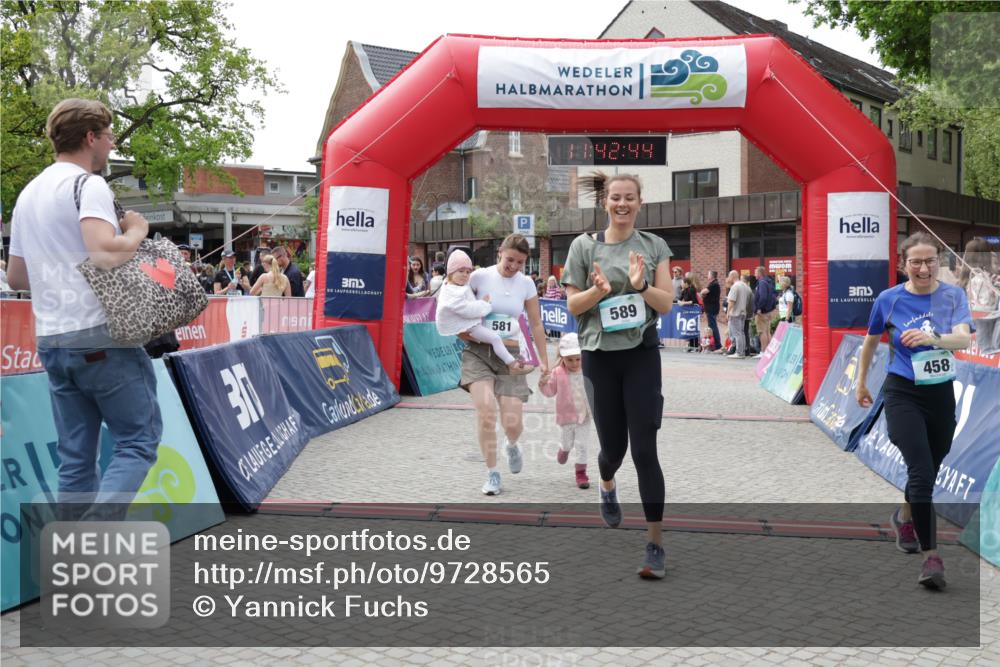 10.05.2026 - 8. Wedeler Halbmarathon Yannick Fuchs http://msf.ph/oto/9728565 10.05.2026 11:42:42 Ziel 106, 458, 581, 589, 2035 meine-sportfotos.de