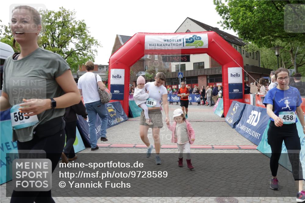 10.05.2026 - 8. Wedeler Halbmarathon Yannick Fuchs http://msf.ph/oto/9728589 10.05.2026 11:42:43 Ziel 106, 458, 581, 589, 2035 meine-sportfotos.de