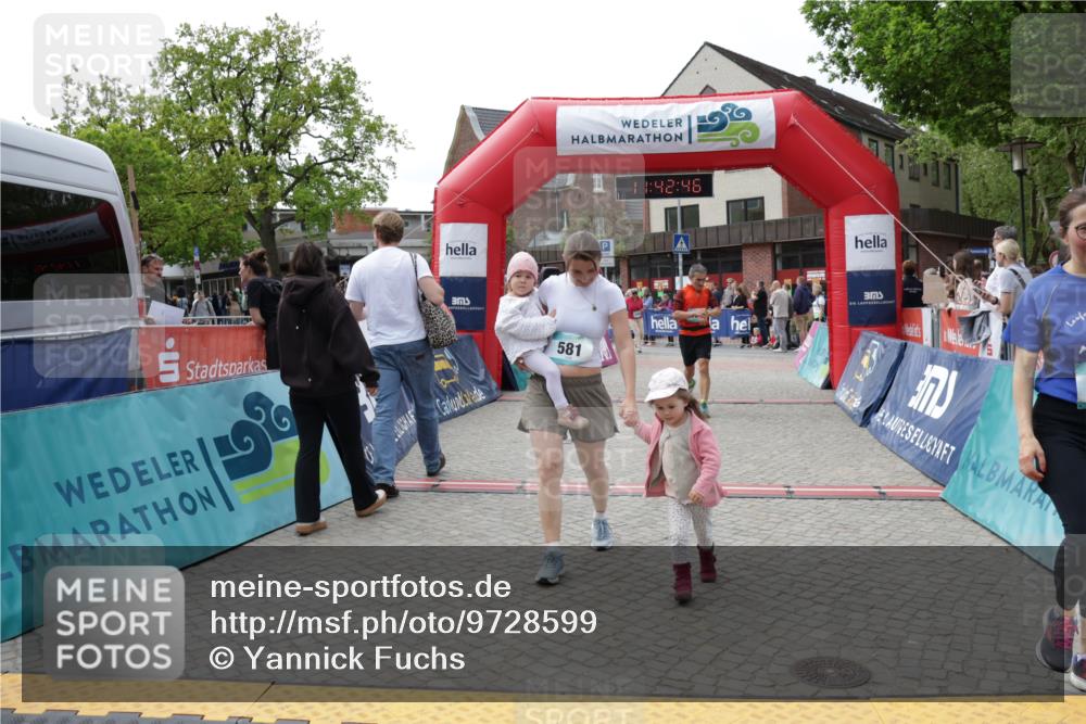 10.05.2026 - 8. Wedeler Halbmarathon Yannick Fuchs http://msf.ph/oto/9728599 10.05.2026 11:42:44 Ziel 106, 458, 581, 589, 2035 meine-sportfotos.de