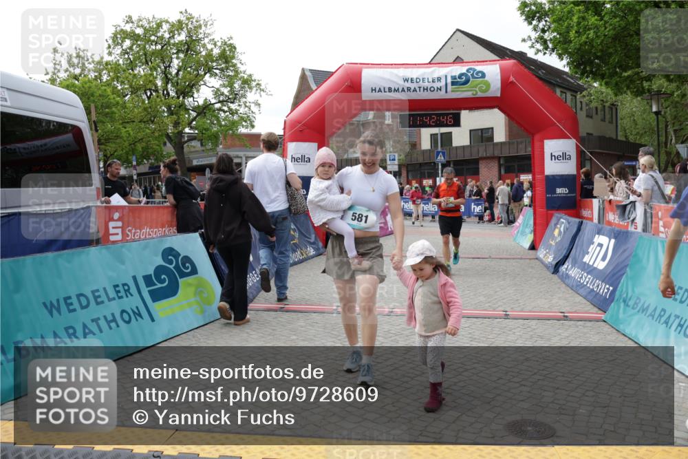 10.05.2026 - 8. Wedeler Halbmarathon Yannick Fuchs http://msf.ph/oto/9728609 10.05.2026 11:42:44 Ziel 106, 458, 581, 589, 2035 meine-sportfotos.de