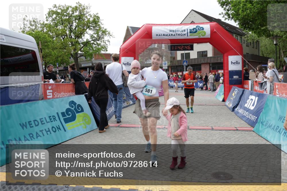 10.05.2026 - 8. Wedeler Halbmarathon Yannick Fuchs http://msf.ph/oto/9728614 10.05.2026 11:42:44 Ziel 106, 458, 581, 589, 2035 meine-sportfotos.de