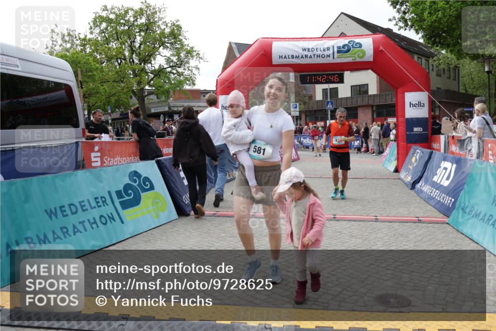 10.05.2026 - 8. Wedeler Halbmarathon Yannick Fuchs http://msf.ph/oto/9728625 10.05.2026 11:42:45 Ziel 106, 458, 581, 589, 2035, 2059 meine-sportfotos.de