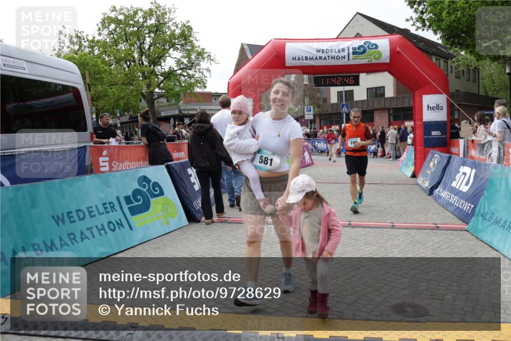 10.05.2026 - 8. Wedeler Halbmarathon Yannick Fuchs http://msf.ph/oto/9728629 10.05.2026 11:42:45 Ziel 106, 458, 581, 589, 2035, 2059 meine-sportfotos.de