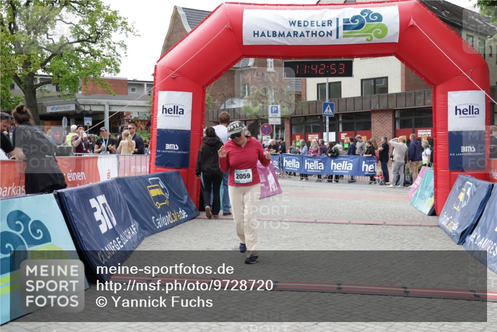 10.05.2026 - 8. Wedeler Halbmarathon Yannick Fuchs http://msf.ph/oto/9728720 10.05.2026 11:42:51 Ziel 2059 meine-sportfotos.de