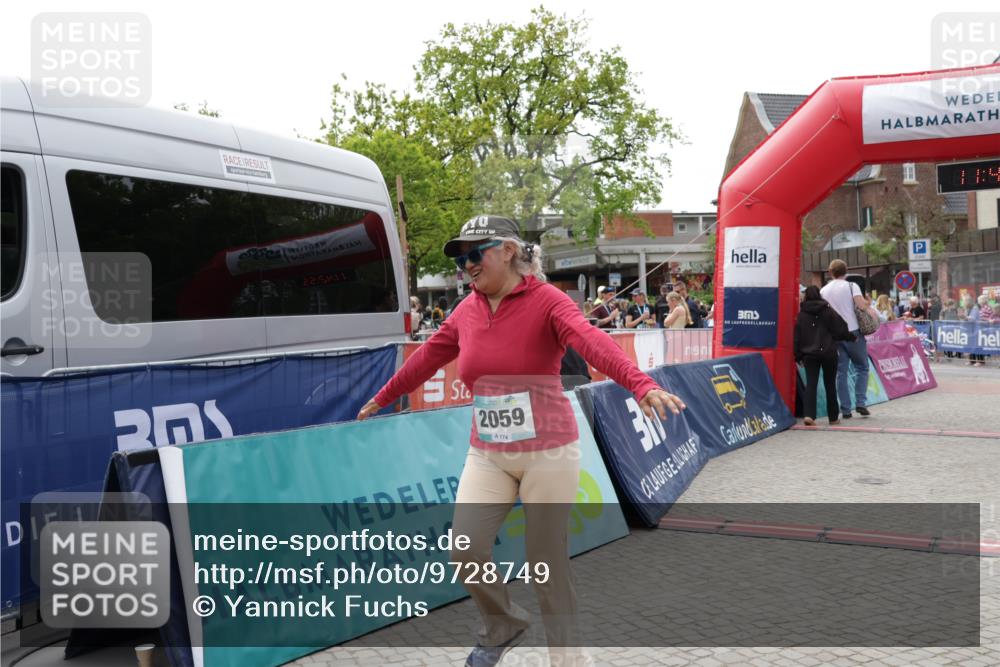 10.05.2026 - 8. Wedeler Halbmarathon Yannick Fuchs http://msf.ph/oto/9728749 10.05.2026 11:42:53 Ziel 906, 2059 meine-sportfotos.de