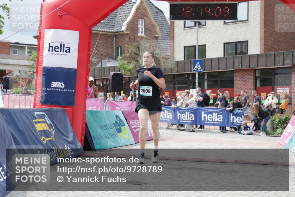 10.05.2026 - 8. Wedeler Halbmarathon Yannick Fuchs http://msf.ph/oto/9728789 10.05.2026 12:14:07 Ziel 64, 318, 2008 meine-sportfotos.de