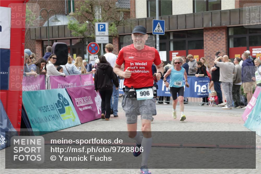 10.05.2026 - 8. Wedeler Halbmarathon Yannick Fuchs http://msf.ph/oto/9728806 10.05.2026 11:42:57 Ziel 109, 128, 906 meine-sportfotos.de