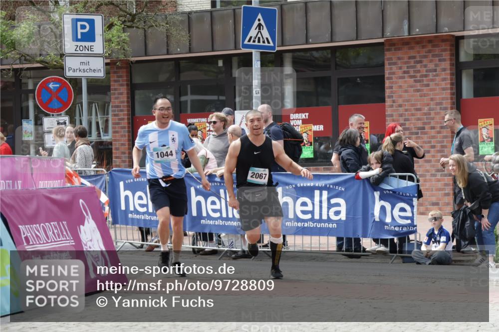 10.05.2026 - 8. Wedeler Halbmarathon Yannick Fuchs http://msf.ph/oto/9728809 10.05.2026 12:14:13 Ziel 1044, 2008, 2067 meine-sportfotos.de